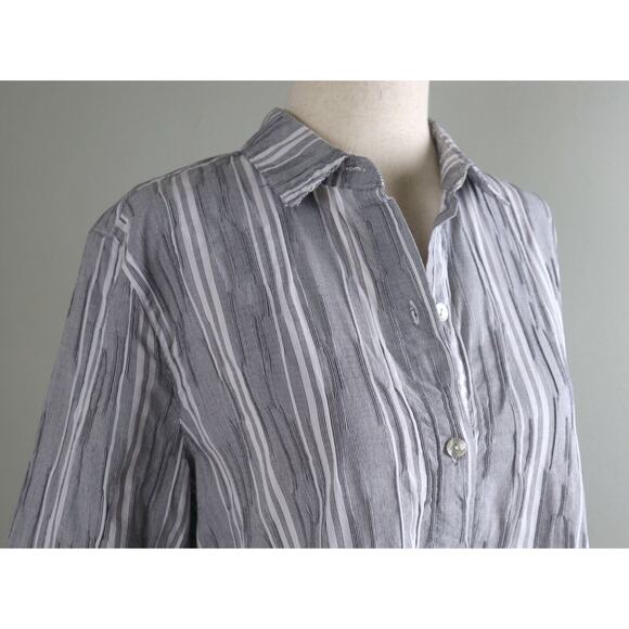 LIV Habitat NWT $115 Textured Seer Sucker Striped Shirt Top Size Small - Picture 3 of 6